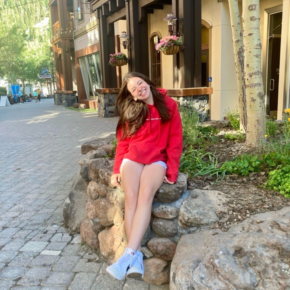 Meet your Posher, Emily - Picture 2 of 4